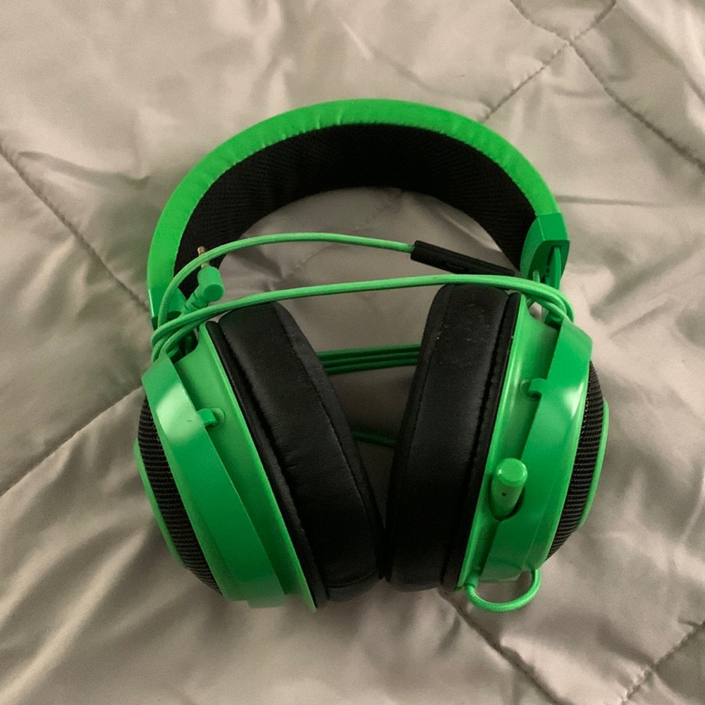 Taser gaming headphones